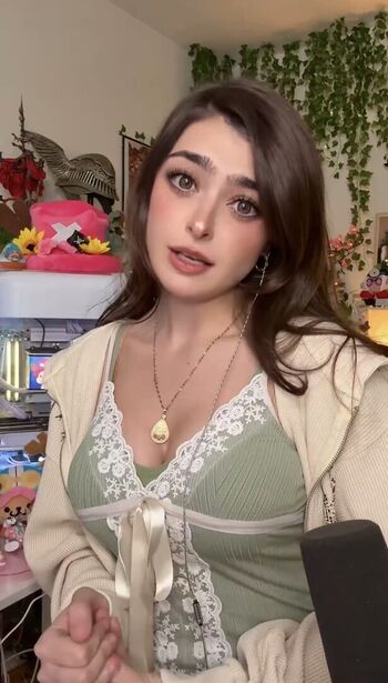 Full leaked Aruuu private onlyfans photo