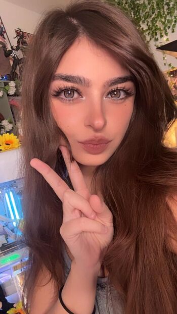 Full leaked Aruuu private onlyfans photo
