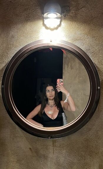 Full leaked Ashleygiov private onlyfans photo