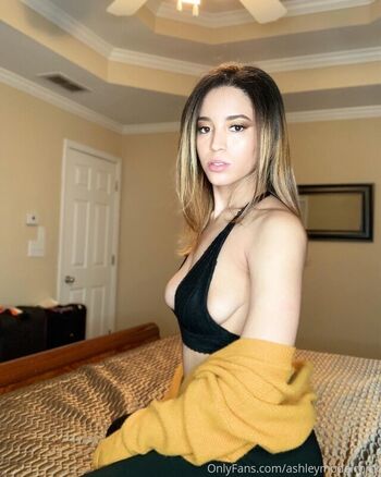 Full leaked Ashleymodelchick  page private onlyfans photo