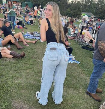 Full leaked Ashleyyrobersonn private onlyfans photo