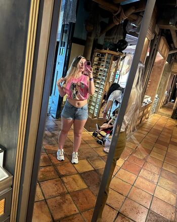 Full leaked Ashleyyrobersonn private onlyfans photo