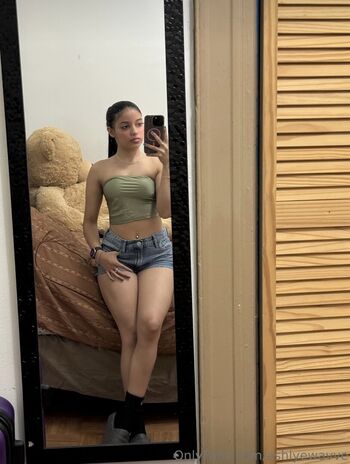 Full leaked Ashlyewavve private onlyfans photo