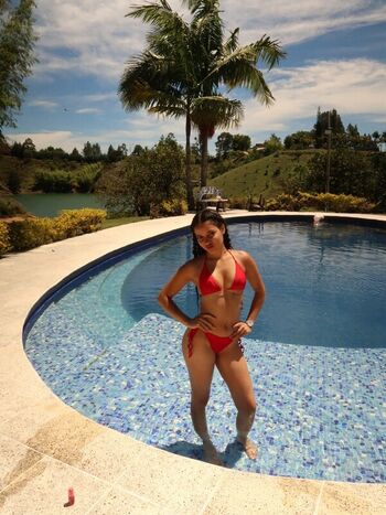 Full leaked Ashlyewavve private onlyfans photo