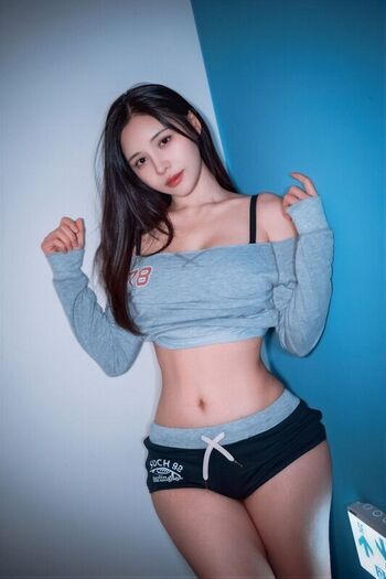 Full leaked Asian studio gallery page private onlyfans photo