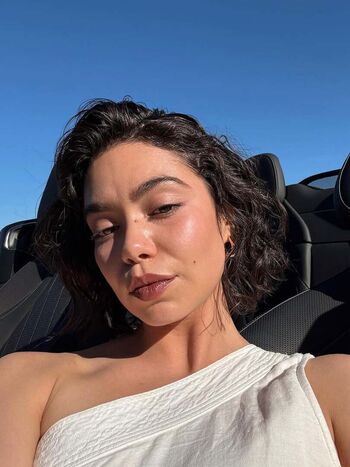 Full leaked Auli i cravalho page private onlyfans photo