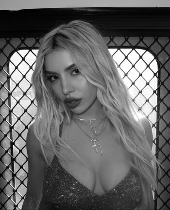 Full leaked Ava max  page private onlyfans photo