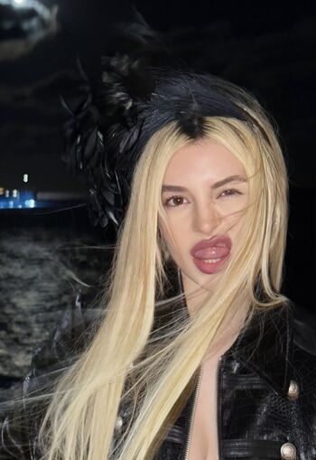 Full leaked Ava max  page private onlyfans photo