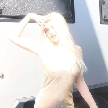 Full leaked Ava max  page private onlyfans photo