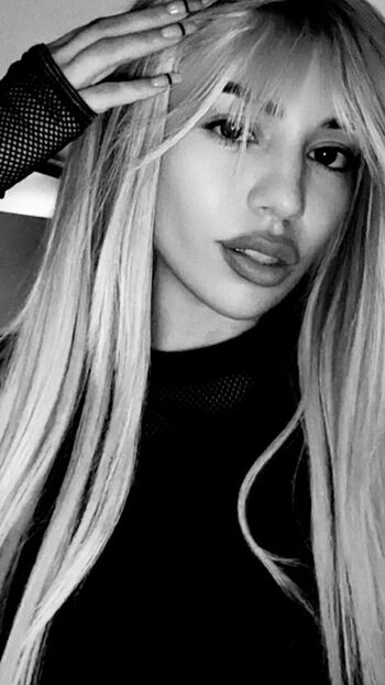 Full leaked Ava max private onlyfans photo