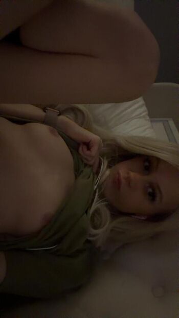 Full leaked Avakbrook private onlyfans photo