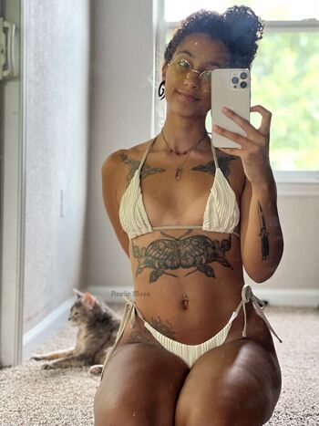 Full leaked Avalia moon private onlyfans photo