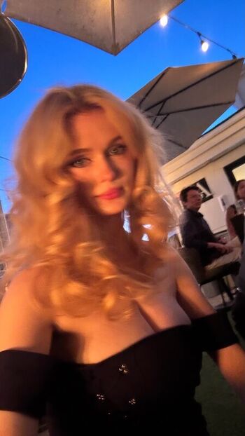 Full leaked Avalon warren private onlyfans photo