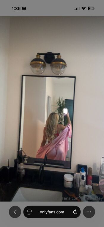 Full leaked Avelynraee page private onlyfans photo