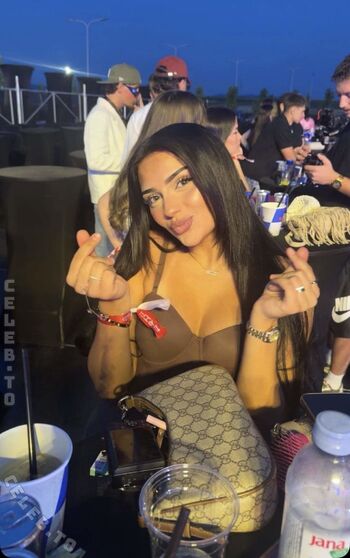 Full leaked Avendaaxs private onlyfans photo