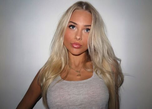 Full leaked Averi johnson private onlyfans photo