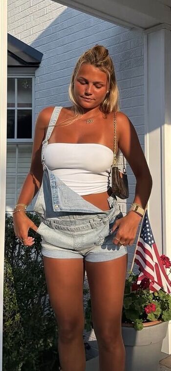 Full leaked Avery bracher private onlyfans photo