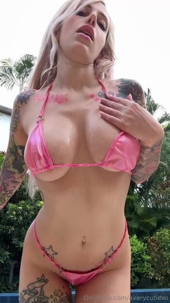Full leaked Averyofficial page private onlyfans photo