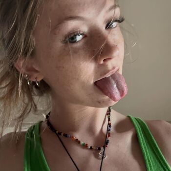 Full leaked Averyshipp private onlyfans photo