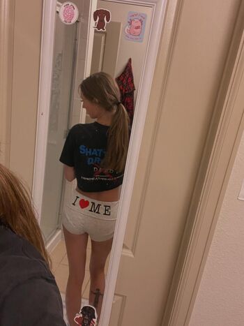 Full leaked Averyshipp private onlyfans photo