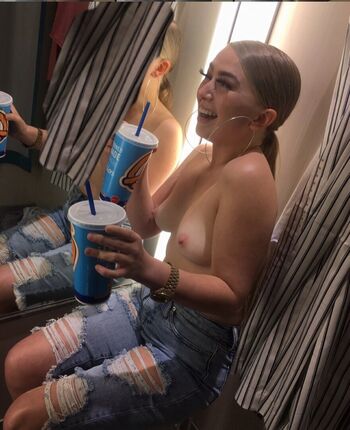 Full leaked Badbunnytaylor private onlyfans photo