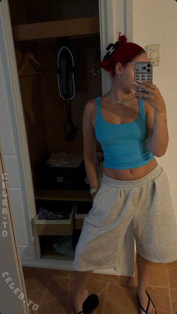 Full leaked Badmomzjay private onlyfans photo