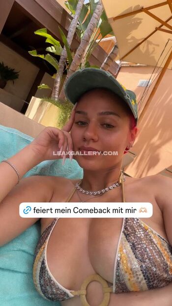 Full leaked Badmomzjayyy private onlyfans photo