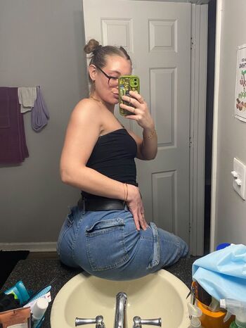 Full leaked Battylilkiwi private onlyfans photo