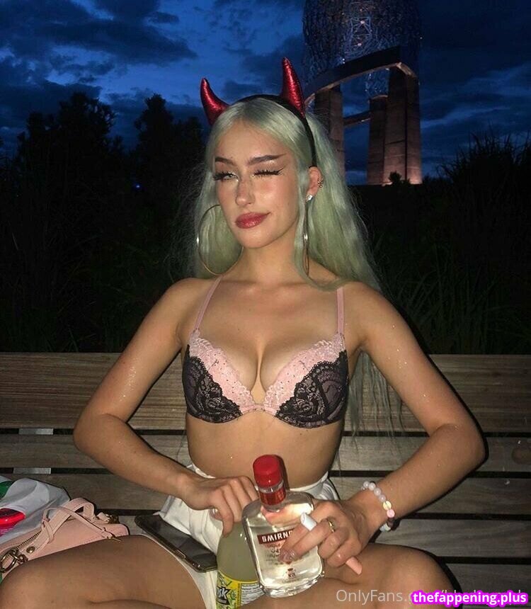 Bbblud / bludnymph Naken OnlyFans Foto #8
