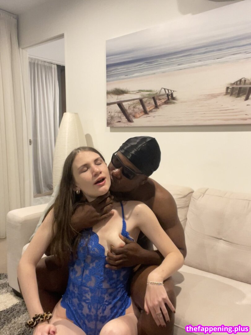 Anniekkknight / BBCW0RLLD / Roxxib3ll / bbcwor1d / bbcworldof / https: / juliette_raeee Foto OnlyFans Desnuda #4