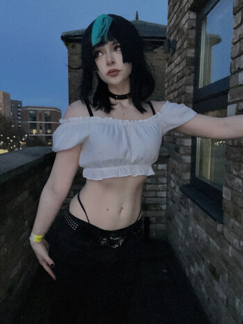 Full leaked Beezleneezle private onlyfans photo