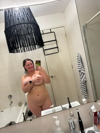 Full leaked Bel larcombe slice of salami private onlyfans photo