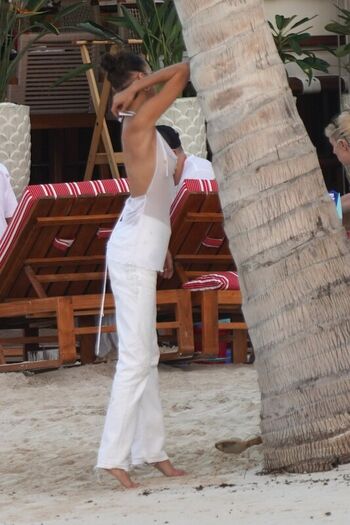 Full leaked Bella hadid page private onlyfans photo