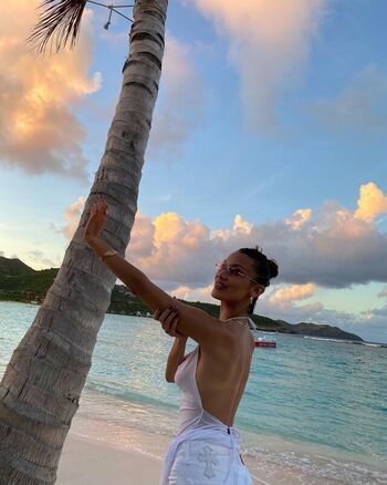 Full leaked Bella hadid page private onlyfans photo