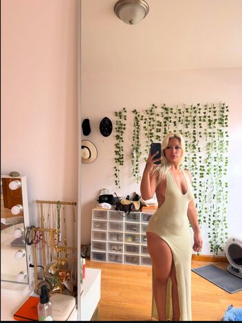 Full leaked Bella thiccc private onlyfans photo