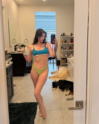 Full leaked Bella thorne  page private onlyfans photo