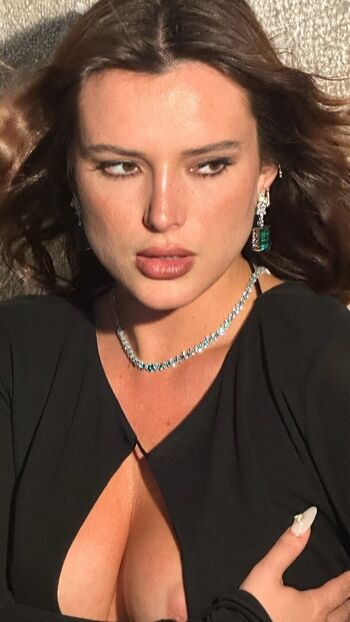 Full leaked Bella thorne  page private onlyfans photo