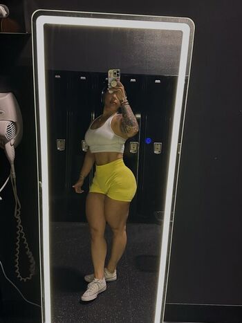 Full leaked Bellabarbellz private onlyfans photo