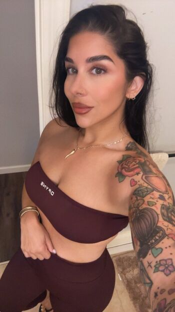 Full leaked Bellabarbellz private onlyfans photo