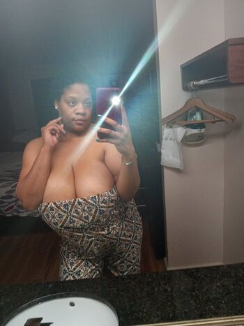 Full leaked Bigboobiebirdy private onlyfans photo