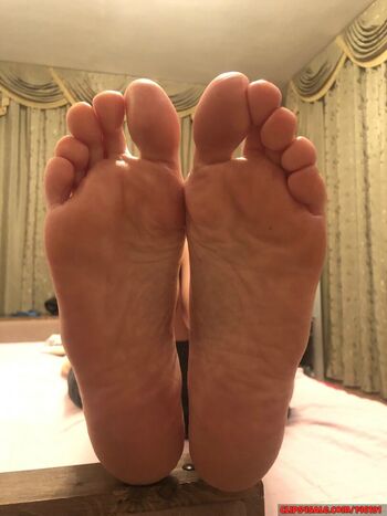 Full leaked Bigfeetgirls private onlyfans photo