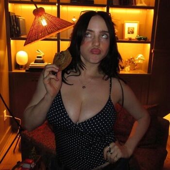 Full leaked Billie eilish  page private onlyfans photo