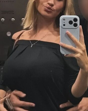 Full leaked Bizzydalechekx private onlyfans photo