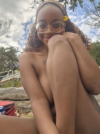 Full leaked Black naked hippie private onlyfans photo
