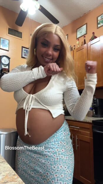 Full leaked Bloatedbellyqueen  page private onlyfans photo