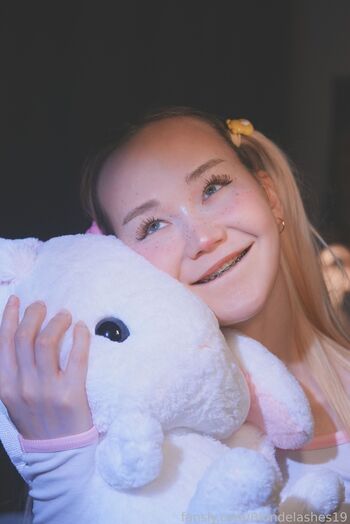 Blondelashes19