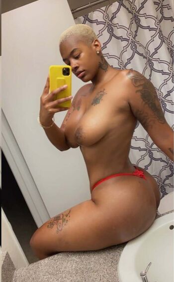 Full leaked Blondiebandz private onlyfans photo