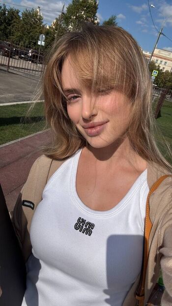 Blondinka Drive Angelina