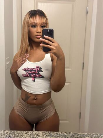Full leaked Bombshell private onlyfans photo