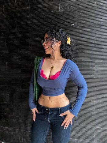 Full leaked Bootlegshakira private onlyfans photo